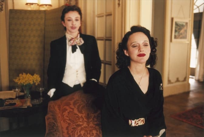 стоп-кадр із фільму "Життя в рожевому кольорі" (2007)