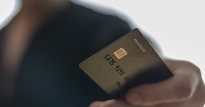 IBOX вивели з українського ринку. Як тепер поповнювати картки Monobank