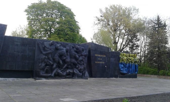 У Львові обговорюють, демонтувати Монумент Слави чи ні. 5 рішень