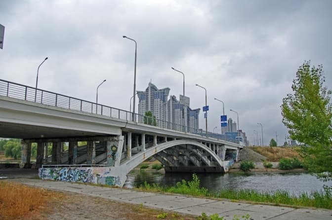 У Києві відремонтують два мости через Русанівський канал