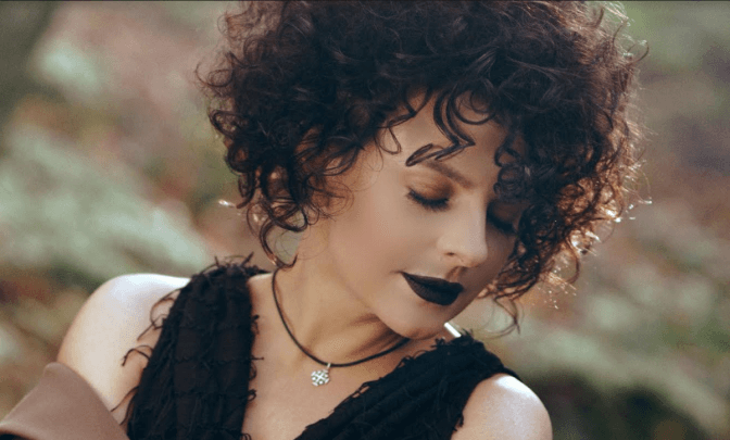 Оксана Муха презентувала містичний кліп у новому стилі. Відео