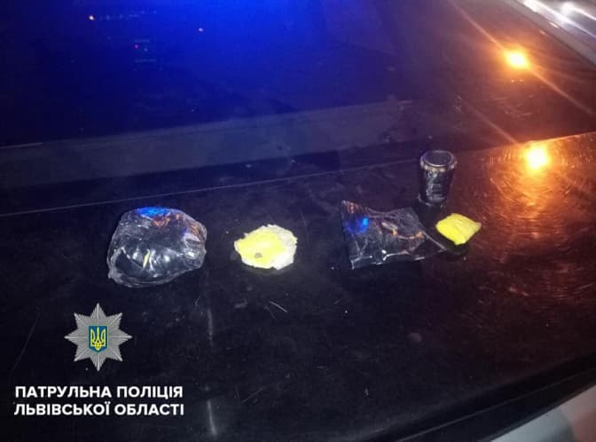 У Львові поліцейські затримали наркоторговців. Фото