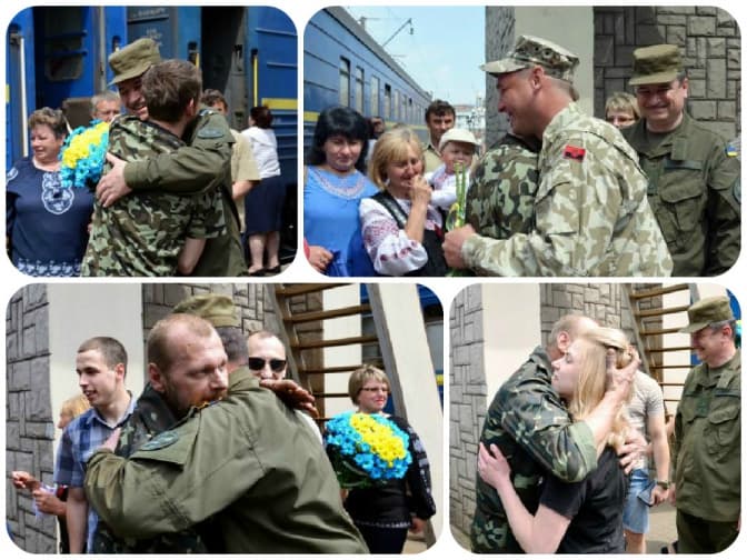 У Львові військових полонених зустрічали у вишиванках