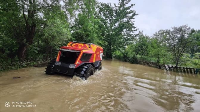 Негода зруйнувала понад 100 і пошкодила понад 300 кілометрів доріг у Карпатах