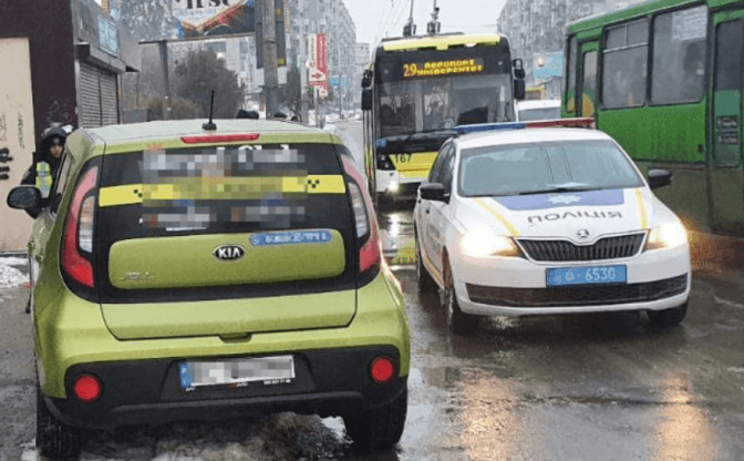 У Львові 50-річний водій таксі раптово помер за кермом