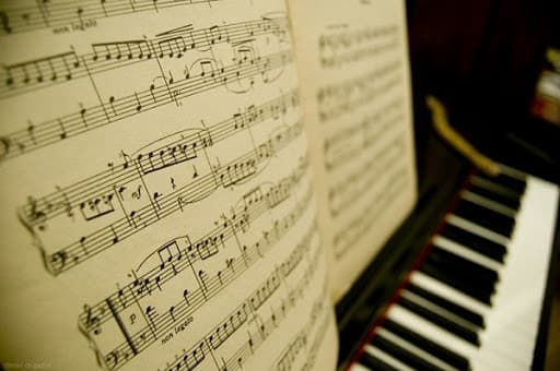 «ДахаБраха», «Курбаси» і Уляна Горбачевська в унікальному проєкті шедеврів української музики. Де подивитися