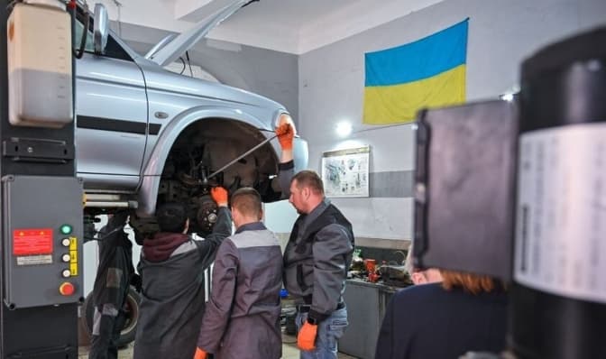 У львівських училищах можна замінити літні шини на зимові. Деталі