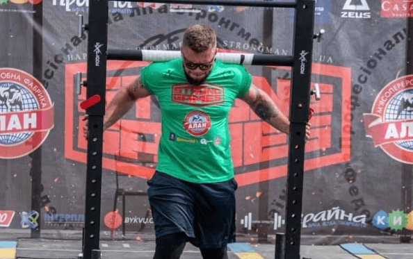 У Львові стронгмени збираються встановити рекорд з перетягування 100 тонн заліза