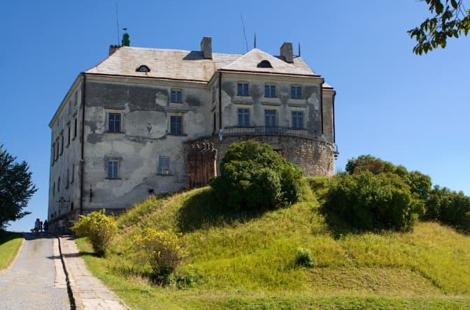 Що відбувається у замках «Золотої підкови» та чому закривають «Гридницю»