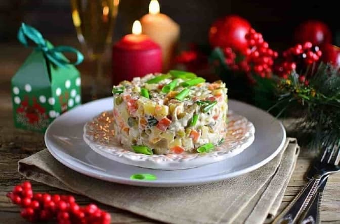 Новорічний стіл-2025 обійдеться українцям у понад 3.5 тис гривень