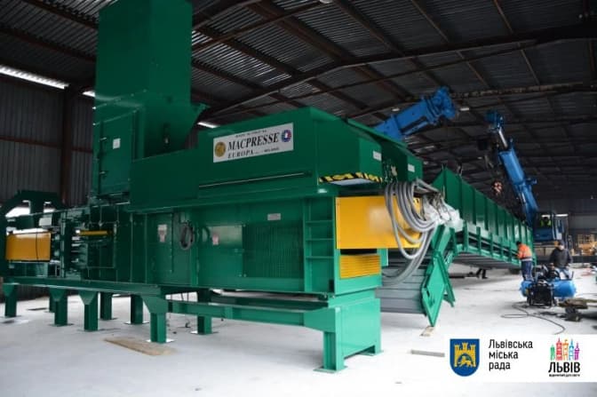 Львів орендував обладнання для пресування сміття. Фото