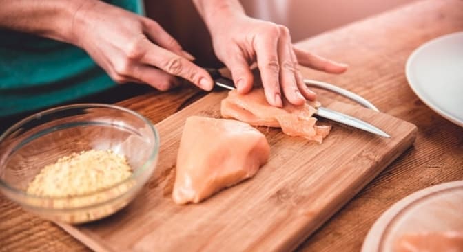 У Славському масово отруїлися діти: у курячому філе виявили сальмонелу