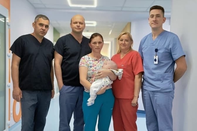 Інші медики казали перервати вагітність: львівські лікарі врятували дитину з водянкою мозку