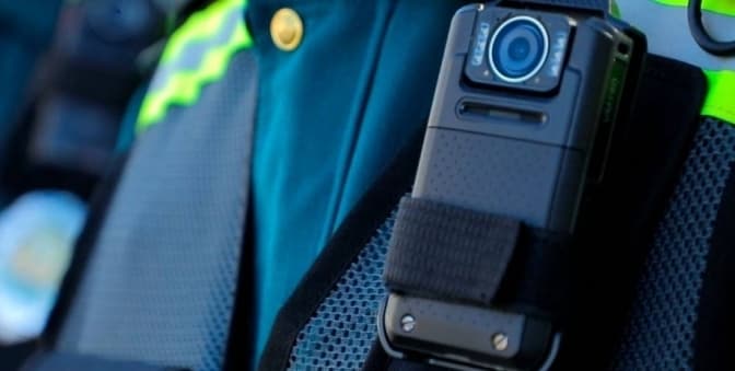 З вересня працівники ТЦК зобов’язані носити бодікамери під час вручення повісток — Шмигаль