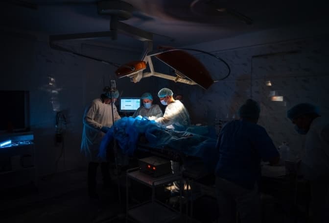 У разі тривалого відключення світла в Україні планові операції призупинять, – МОЗ