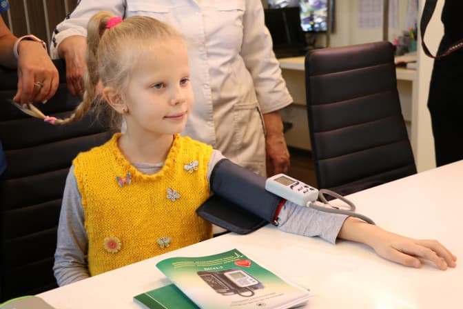 Львівський Охматдит отримав кардіологічне обладнання від благодійників. Фото