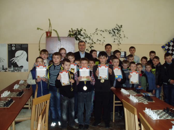 Маленьких львів’ян запрошують навчитись гри в шахи