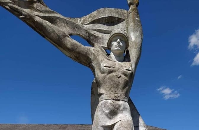 На Львівщині знесли ще чотири радянські пам'ятники