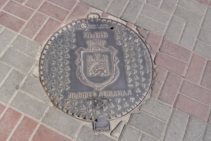 У Львові за 8 місяців встановили майже 700 каналізаційних люків