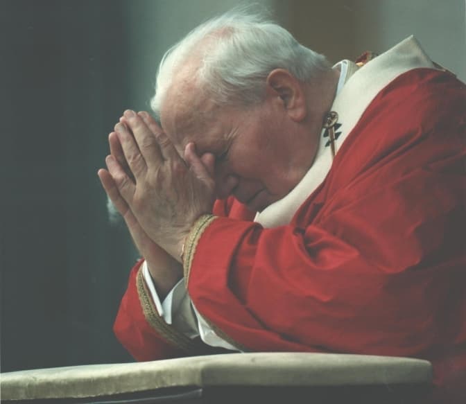 Львів’ян запрошують у Музей історії релігії на виставку, присвячену Папі Івану Павлу ІІ