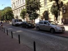 Львів'ян штрафуватимуть за паркування на велодоріжках