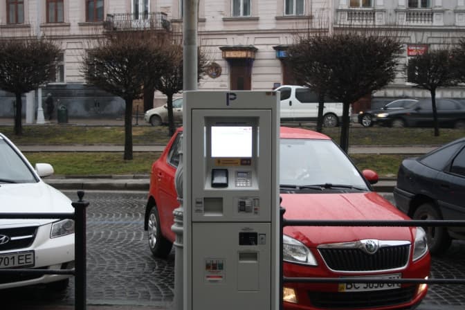 У Львові до кінця тижня запрацюють три нові парковки: адреси