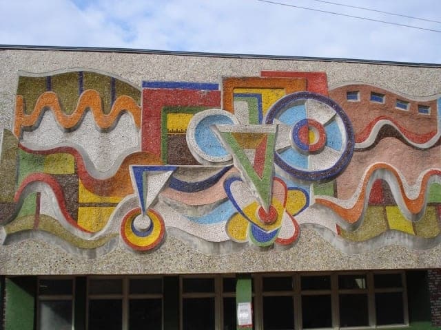 У Львові 11 років мозаїку учня Патика ховали під вагонкою. Місто обіцяє її відкрити