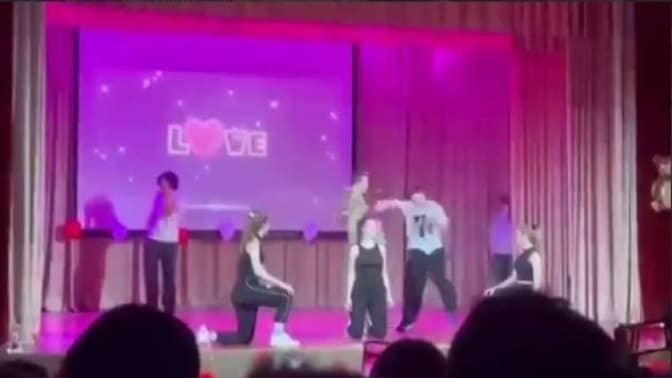 У київській школі розіграли сценку, в якій б'ють працівника ТЦК