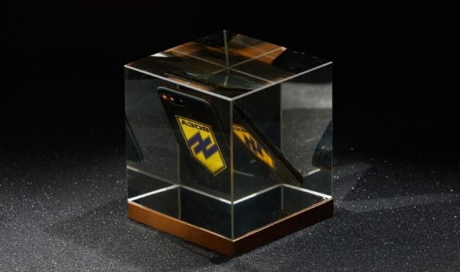 Львів'ян кличуть на виставку артефактів війни, застиглих у смолі