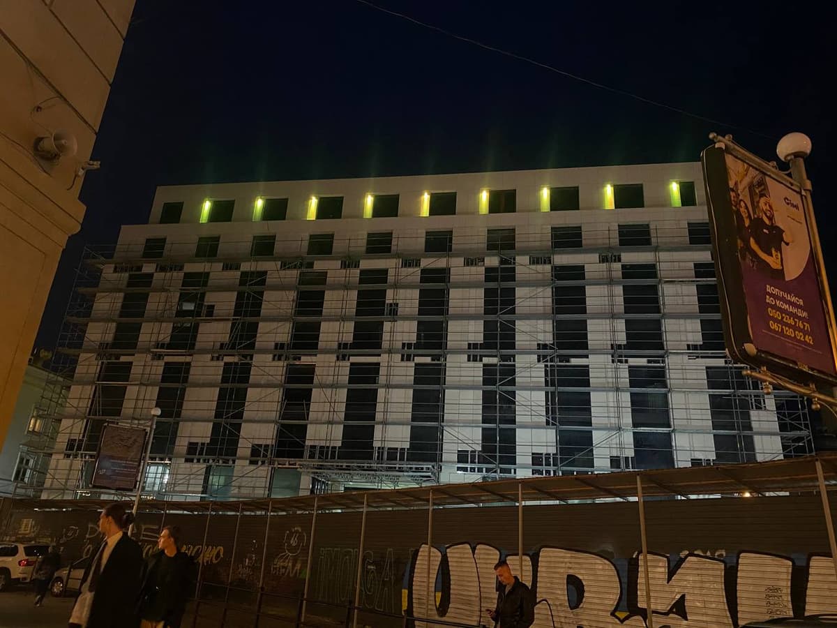 Рішення щодо готелю на Міцкевича визнали незаконним та лікар-психотерапевт про стійкість українців. Підсумки доби