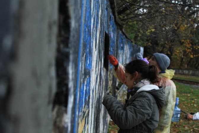 У Львові студенти реставрують «Стіну борців». Як долучитися. Фото