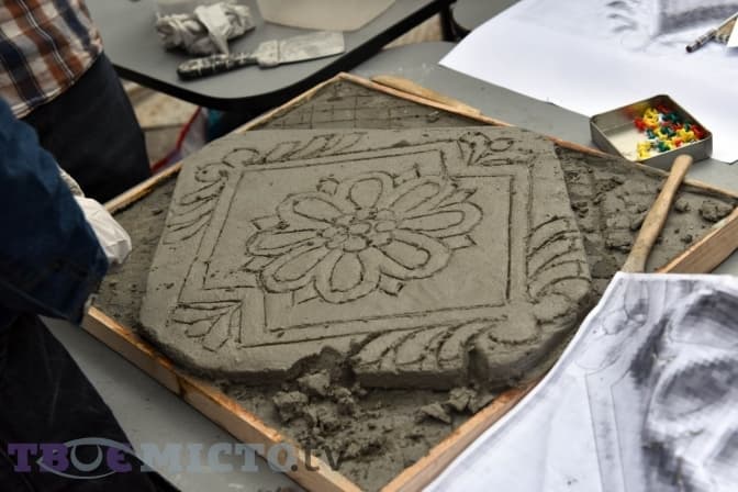 У Львові відкрили виставку про унікальні кам’яні вишиванки Нової Каховки. Фото