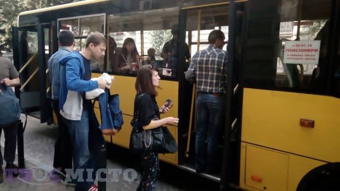 Міськрада Львова не підтримала обидві петиції проти подорожчання проїзду