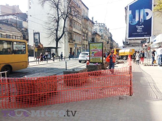 Як облаштують пішохідний простір на вулиці Дорошенка