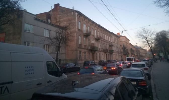 На одній із вулиць Львова можуть змінити рух. Мешканців запрошують до опитування