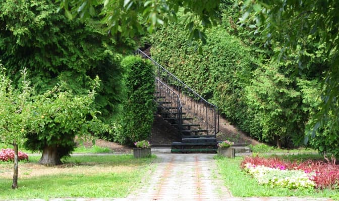 Львів'ян запрошують у Митрополичі сади на уродини Шептицького. Розклад екскурсій