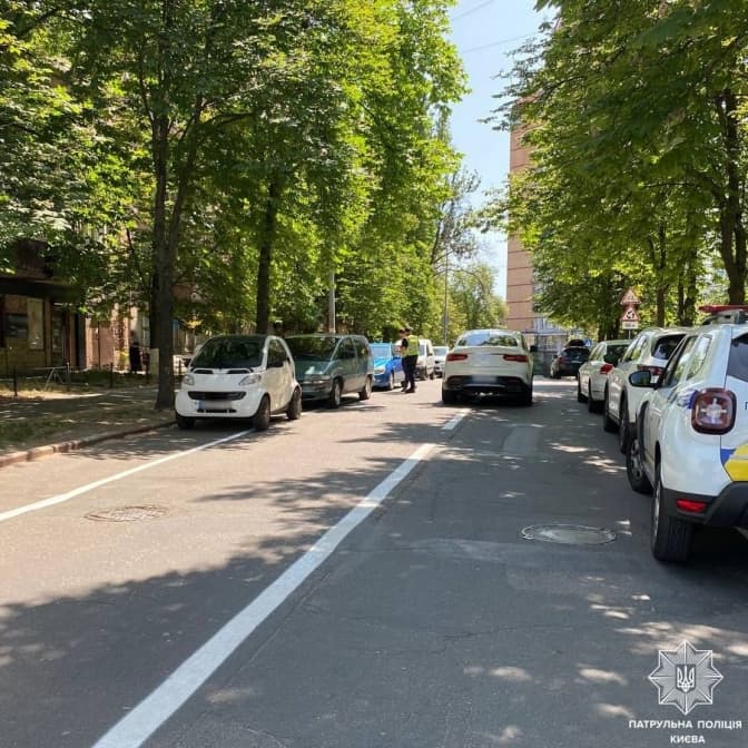 За зупинку або стоянку на велосипедній доріжці поліція штрафуватиме водіїв