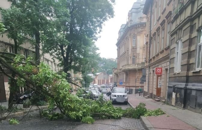 У Львові перекрили рух вулицею Коперника. В чому причина