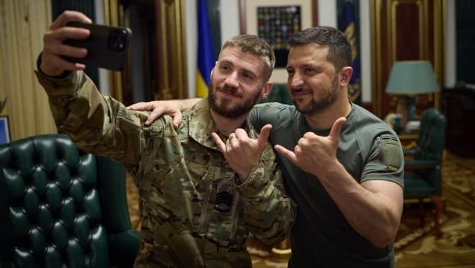 Зеленський зустрівся з головним сержантом бригади «Маґура» Валерієм Маркусом після доби штурмів
