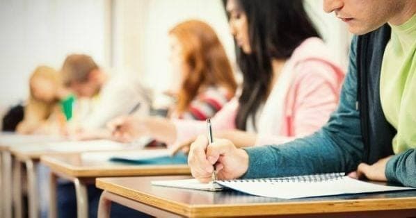 Чому українські школярі відстають від європейських та скільки коштує похід у театр у Львові. Підсумки доби