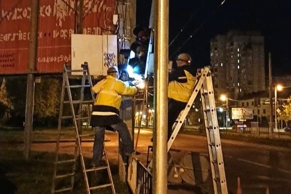 У Львові відремонтували світлофор, який був пошкоджений через ДТП
