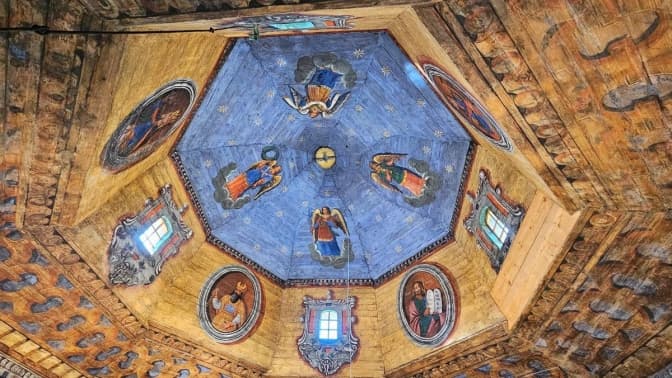 На Львівщині триває реставрація розписів в одній з найстаріших дерев’яних церков. Фото