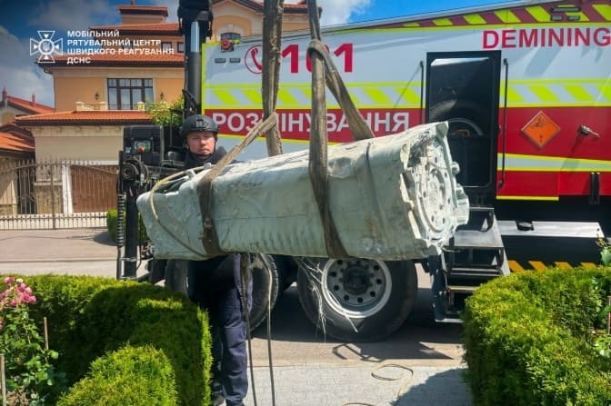 У Києві сапери знешкодили бойову частину ракети Х-69, що впала біля житлового будинку