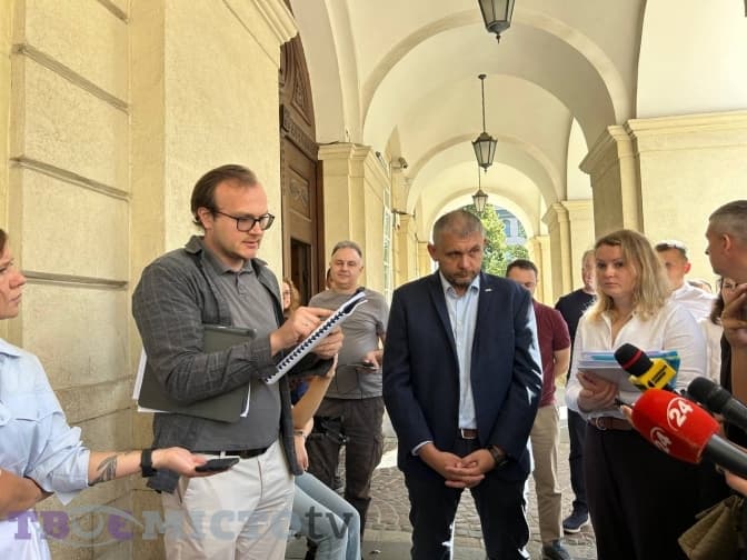 Заступник мера Львова Андрій  Москаленко та представник польської компанії-підрядника Кшиштоф Хабієр / Твоє місто