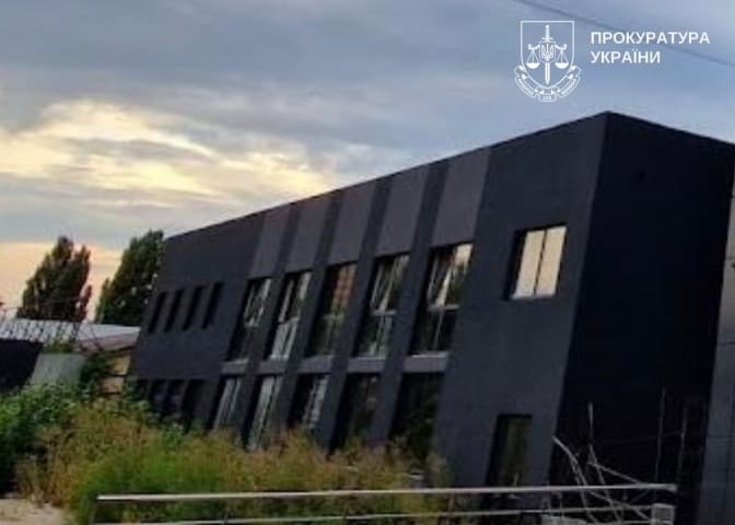 В Києві підприємець побудував двоповерховий будинок на самовільно захопленій землі — прокуратура