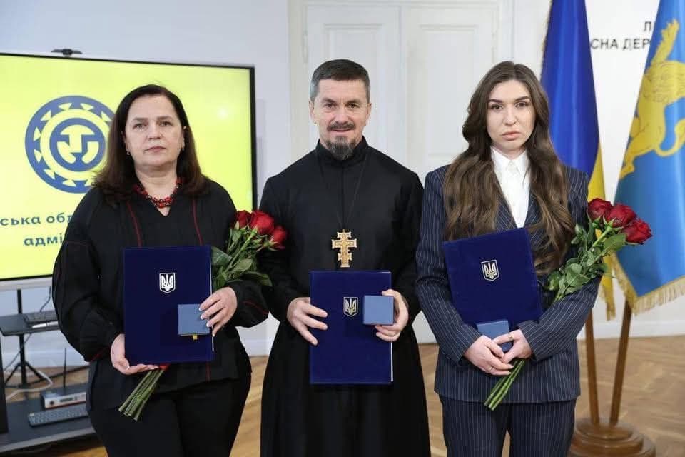 Трьох волонтерів Львівщини нагородили відзнакою Президента «Золоте Серце»