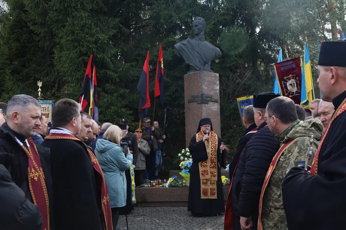 вшанування 76-ї річниці з дня загибелі Романа Шухевича/фото: ЛОДА