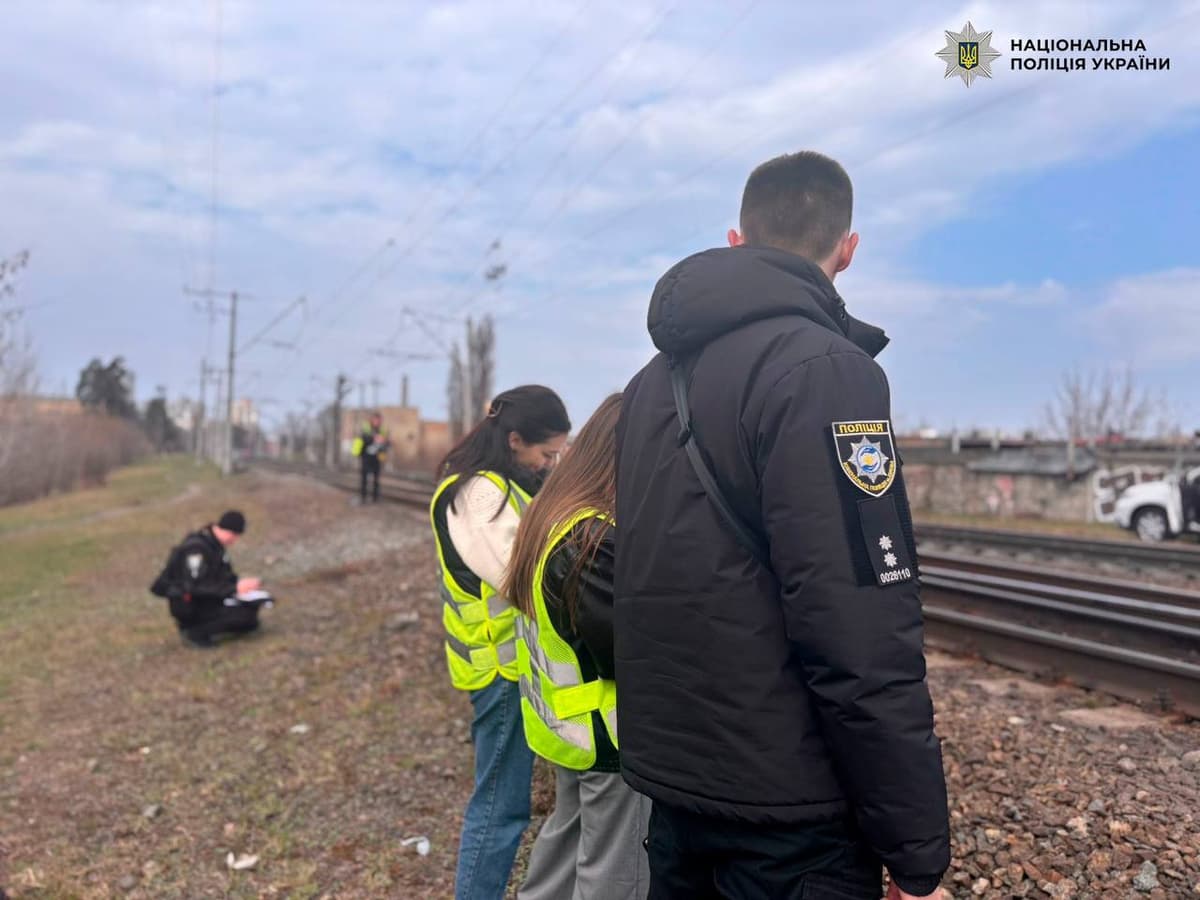 Трагедія на залізниці у Києві: під час «зачепінгу» загинув малолітній хлопець