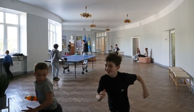 У львівських школах за рекомендаціями оновлюють холи. Як це відбувається