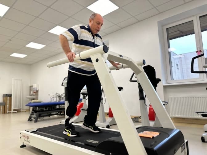 Мріє повернутися на фронт. Захисник зі Львова, який втратив ногу на війні, отримав протез